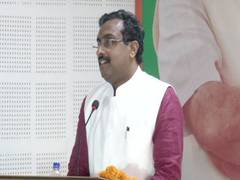 
      
      Former Cong leader Iqbal malik joins BJP
      
      