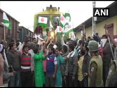 
      
      Bharat Bandh: 'Rail roko' protest in Maharashtra's Buldhana,...
      
      