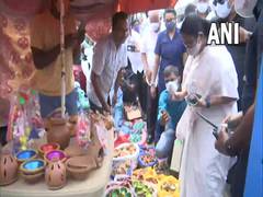 
      
      Mamata visits Mapusa market, Basilica of Bom Jesus in poll...
      
      