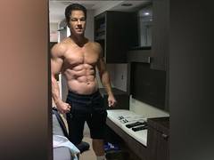 
      
      Tom Brady, Mario Lopez go gaga over Mark Wahlberg's ripped abs
      
      