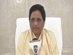 
      
      Mayawati claims her party members first to meet Hathras...
      
      