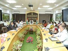
      
      Mandaviya holds meeting to review Dengue situation in Delhi
      
      