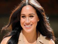
      
      Meghan Markle's awkward hug moment
      
      