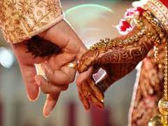 
    This is how Bollywood, 'DDLJ' made Karwa Chauth a pan-India concept
    