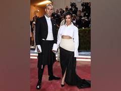 
      
      Newlyweds Kourtney Kardashian, Travis Barker arrive at Met Gala
      
      