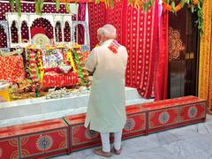 
      
      Bahrain: PM Modi offers prayers at Shreenathji Temple in Manama
      
      