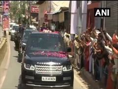 
      
      Varanasi welcomes PM Modi with "har-har Mahadev" chants
      
      