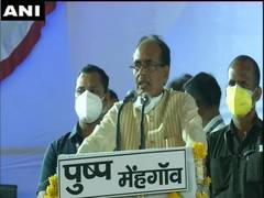 
      
      Chouhan calls Kamal Nath, Digvijaya Singh as 'modern thugs'
      
      