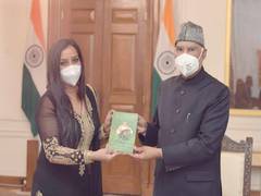
      
      Namrata Gupta Khan meets President Kovind, presents book...
      
      