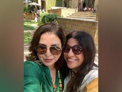
      
      'Aaj hamare bhai ki shaadi hai': Farah Khan poses with Zoya...
      
      