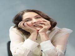 
      
       Neena Gupta sports new hairdo  for 'Masaba Masaba 2' 
      
      