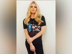 
      
      Jessica Simpson shares bikini picture ahead of 40th birthday
      
      