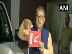 
      
      Former J-K Dy CM Nirmal Singh removes state flag from vehicle
      
      