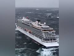 
      
      Stranded Norway cruise ship docks at Molde Harbour
      
      