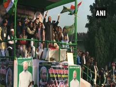
      
      Bihar : Owaisi urges Nitish Kumar to sever ties with BJP
      
      