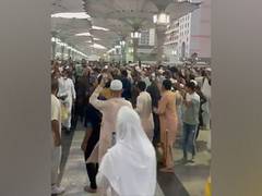 
      
      'Chor-chor': Pilgrims raise slogan upon seeing Pak delegation
      
      