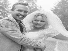
      
      Pamela Anderson splits from fourth husband Dan Hayhurst
      
      