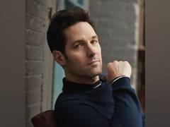 
      
      Tom Hanks, Tina Fey welcome Paul Rudd to the Five-Timers Club...
      
      