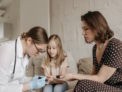 
      
      Study challenges previous link between diabetes meds and fracture
      
      