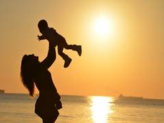 
    Meangingful ways to express love to your mom on Mother's Day
    