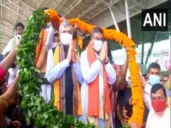 
      
      Union Ministers Ashwini Vaishnaw, Dharmendra Pradhan embark...
      
      