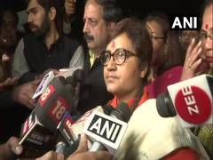 
      
      Madhya Pradesh: Pragya Thakur sits on dharna after police...
      
      