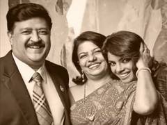 
      
      Priyanka Chopra remembers father on his birth anniversary 
      
      