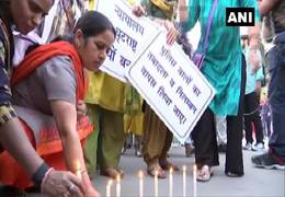
      
      Families of policemen stage protest at India gate 
      
      