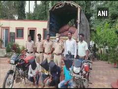 
      
      4 held for stealing 58 bags of onions from farmer in Pune 
      
      