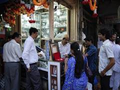 
      
      COVID-19: Pune traders close markets till March 19
      
      