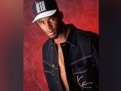 
      
      R. Kelly skips court hearing due to infected toe
      
      