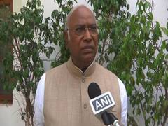 
      
      Everyone should comply with K'taka HC's order, says Kharge
      
      