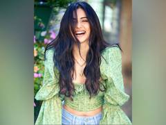 
      
        Rakul Preet Singh urges people to smile more often 
      
      