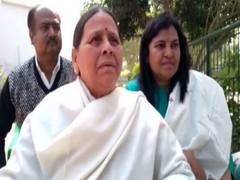 
      
      Scuffle ensues outside former Bihar CM Rabri Devi's residence
      
      