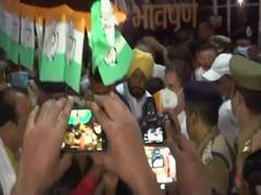 
      
      Congress delegation including Priyanka, Rahul Gandhi proceeds...
      
      