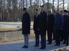 
      
      Defence Minister Rajnath Singh visits Piskarevsky Memorial in...
      
      