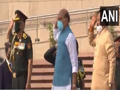 
      
      Rajnath Singh pays tributes to fallen soldiers on 'Kargil...
      
      