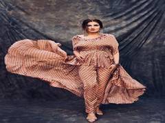 
      
      Raveena Tandon's goofy Sunday post on lockdown side-effects 
      
      