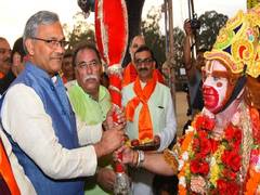 
      
      Dehradun: U'khand CM Trivendra Rawat participates in Dussehra...
      
      