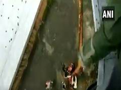 
      
      People stranded on roof top of petrol pump in Kalyan rescued
      
      