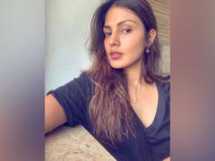 
      
      What doesn't break you makes you stronger: Rhea Chakraborty 
      
      