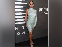
      
      Rihanna to be bestowed with President's Award at NAACP Image...
      
      