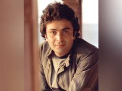 
      
      Kareena Kapoor, Karisma Kapoor, other stars remember Rishi...
      
      