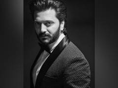
      
      Riteish Deshmukh makes eco-friendly Ganesha idol at home
      
      