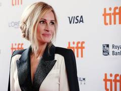 
      
      Julia Roberts reveals original script of 'Pretty Woman' had...
      
      