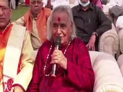 
      
      Padma awardee Pandit Chhannulal Mishra blesses PM Modi, says ...
      
      