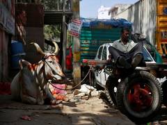 
      
      Delhi: Good Samaritans provide food to daily wage labourers...
      
      