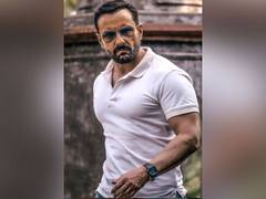 
      
       Saif Ali Khan's 'hot' cop look from 'Vikram Vedha' unveiled,...
      
      