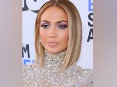 
      
      Jennifer Lopez gives sweet surprise to an emergency room...
      
      