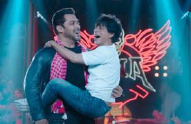 
      
      Salman Khan all praise for Akki's `Rustom` trailer
      
      